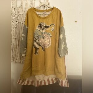 Magnolia Pearl Elephant and American Flag Sweatshirt O/S Gently Worn 2/3x